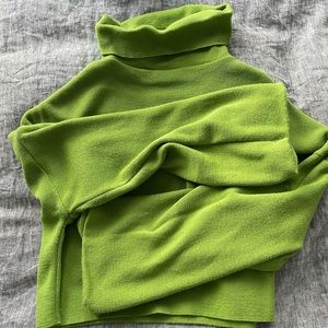 Green oversized sleeve collared *no tag*